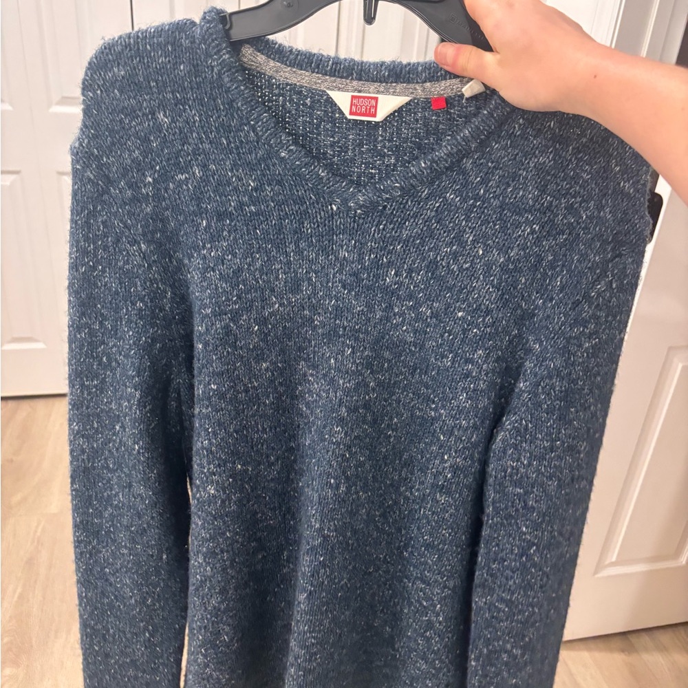 Cozy V-Neck Blue Sweater for Men